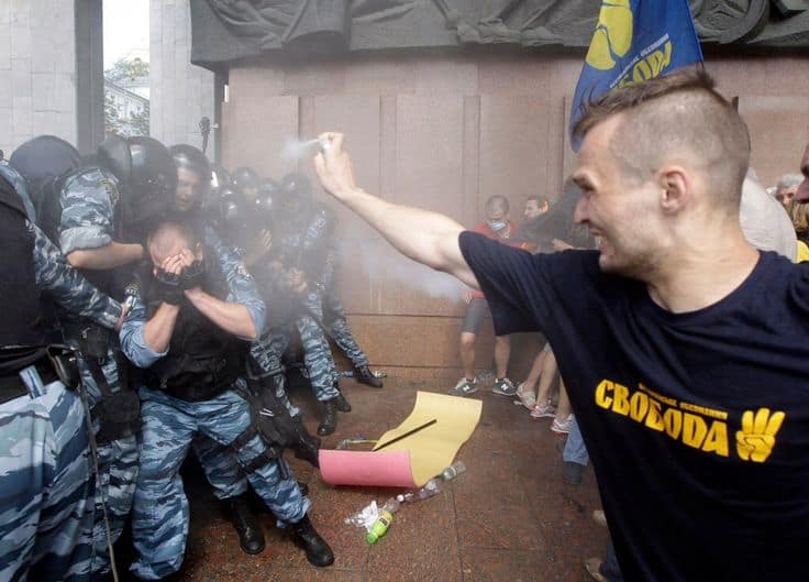ukraine war memes c8dd940064a1bdb19a5dd8798487d763 riot police police officer