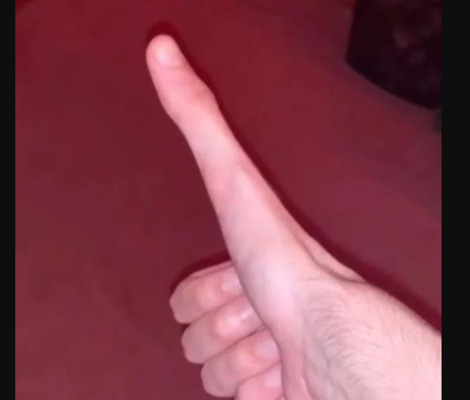 Longest middle finger2